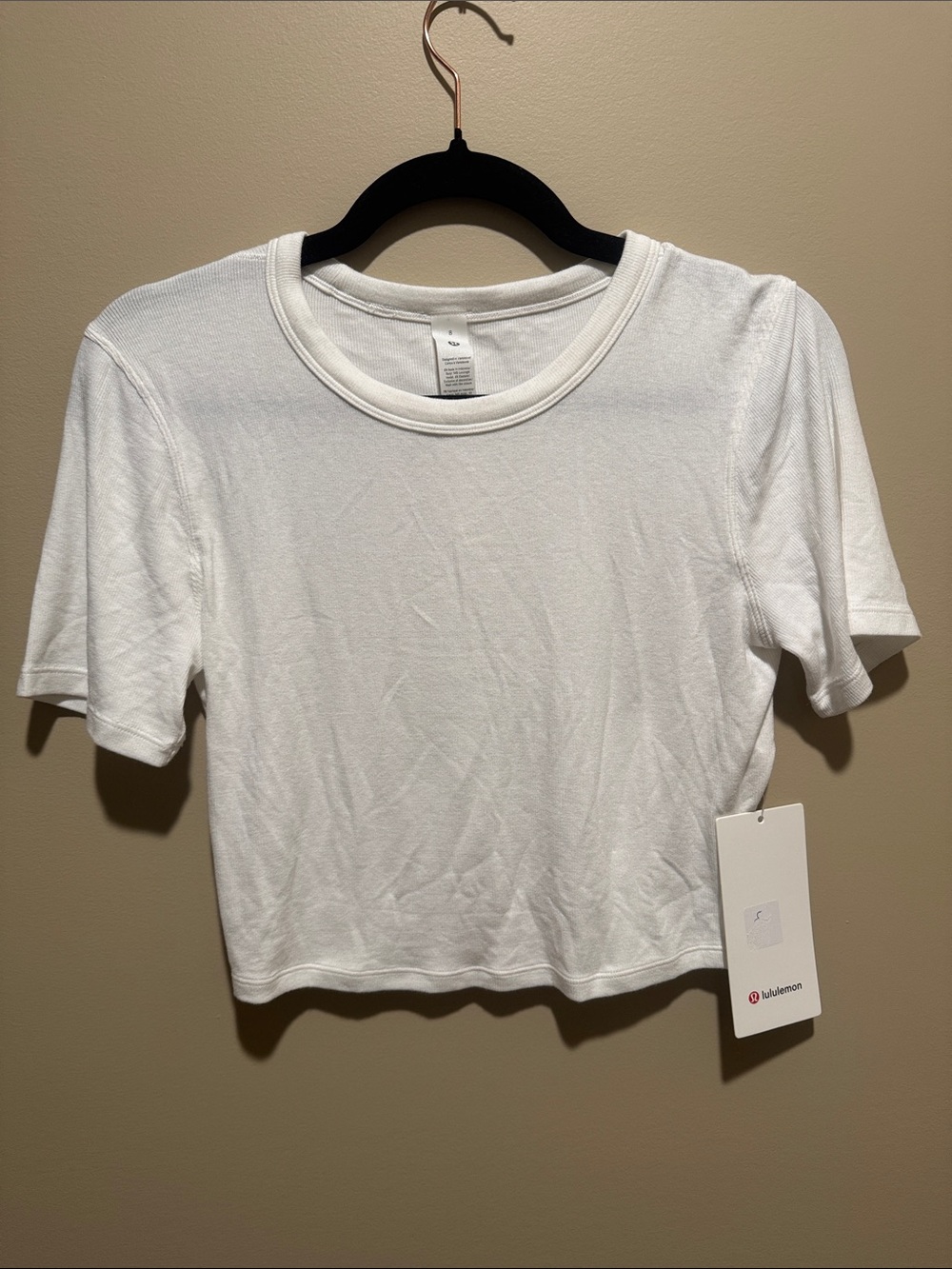 LULULEMON Hold Tight Straight Hem Cropped T-shirt, size 8. NWT.